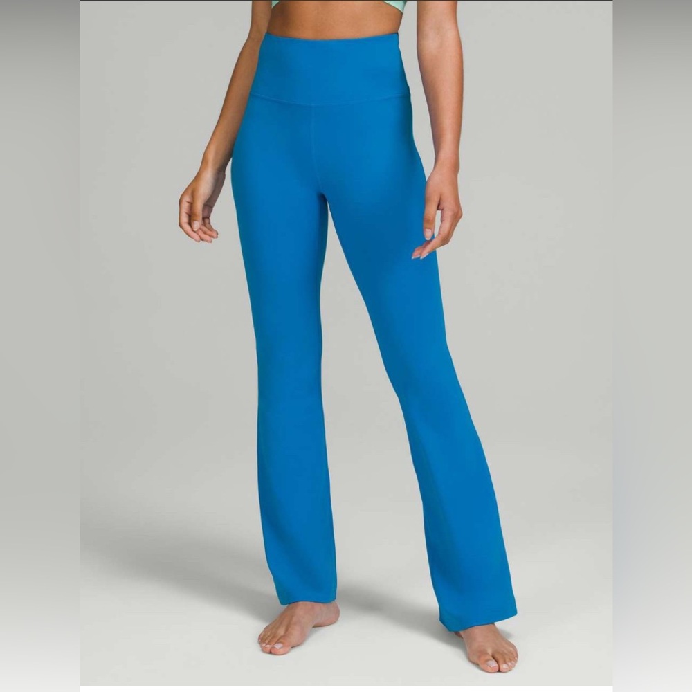 Lululemon Groove Super-High Rise
Flared Pant *Nulu
Poolside size: 4